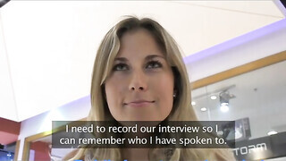 Jennifer pénzért a kocsiban szexel
