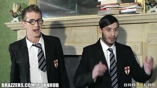 Tarra White a kívánatos sulis örömlány