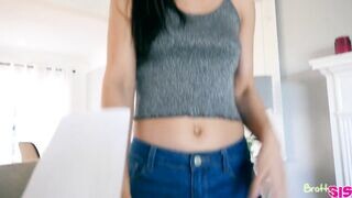 Alina Lopez kedveli szopni a bátyó faszát