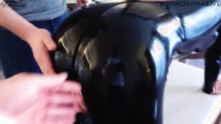 Latex ruhás anyukát segg lyukba közösülnek