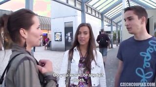 Amatőr fiatal pár pénzért reszel