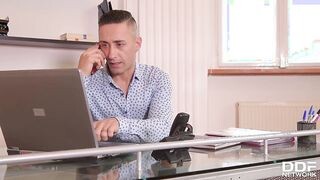 Sienna Day két farkat kap