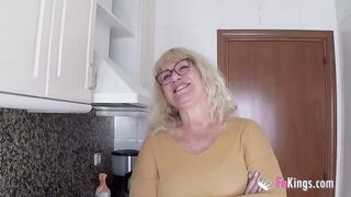 Tini fickó és a szexéhes nagymama