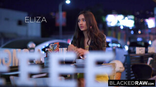 Eliza Ibarra élvezi a csoki brét