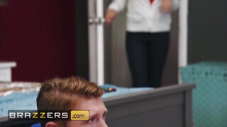 Brazzers - Jeanie Marie Sullivan a szuper bűbájos milf