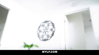 Mylf - Lilly Hall kézbe veszi a pöcst