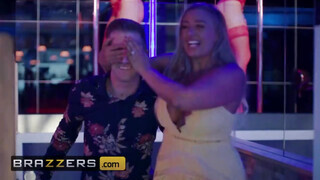 Brazzers - Blanche Bradburry imádja a termetes péniszt