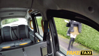 Fake Taxi - Szoknyás tini gádzsi a taxissal baszik