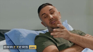 Brazzers - Savannah Bond az óriás didkós nővérke