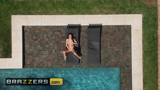 BRAZZERS - Jolee Love a termetes csöcsű fiatal maca