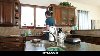 Mylf - Cali Lee a vadító kolumbiai milf