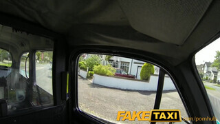 FakeTaxi - ártatlan világos szőke tinicsajszi orálozása