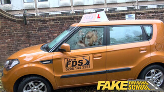 Fake Driving School - londoni csoki nőci szex-el fizet az órákért