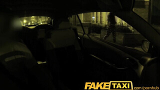 FakeTaxi - olasz gádzsi a taxiban lovagol
