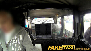 FakeTaxi - cuki maca óriási seggel megfizet