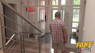 Fake Hostel - Fiatal turista szuka punciba baszva