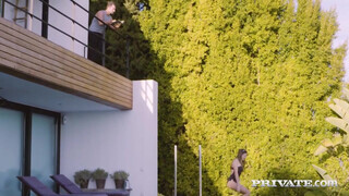 Private.com - Talia Mint a szomszéd palival kupakol