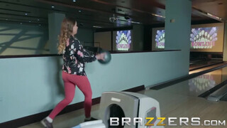 Brazzers - Sex a bowling pályán