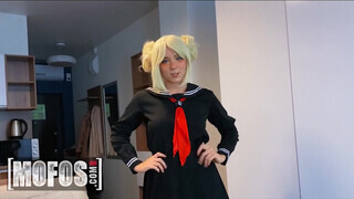 Mofos - Sweetie Fox a cosplayes pipi popó lyukba rakva