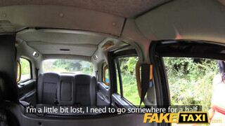 FakeTaxi piercinges csajszika a motorháztetőn is reszel