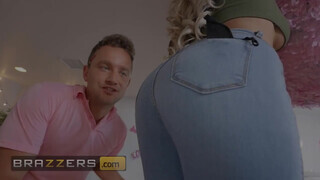 Brazzers - Katie Kush és Kayley Gunner édeshármasban hancúrozik