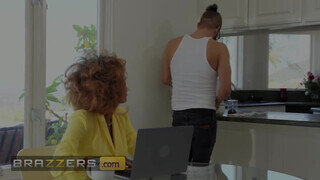Brazzers - Demi Sutra befogadja a fehér dárdát