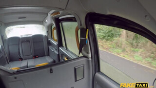 Fake Taxi - Ava Austen a termetes popós tetkós bige