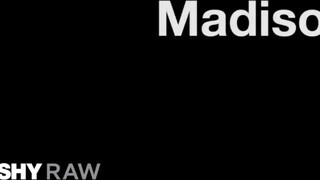 TUSHYRAW - Madison Summers popója megkettyintve