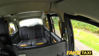 Fake Taxi - Óriási csöcsű milf bekúrva a hátsó ülésen