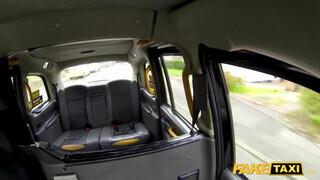Fake Taxi - Amber Jayne lovagol a taxis hímvesszőjén