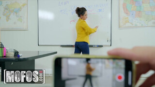 Mofos – Isabella Nice a cafka tanárnéni