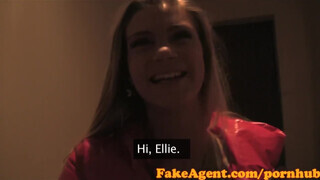 FakeAgent - vadító sportos lány a castingon