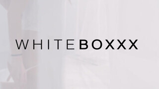 WHITEBOXXX - Vanessa Decker gyengéden kefél