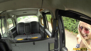 Fake Taxi - Fiatal csajszika segget nyal