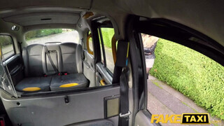 Csöcsös tini csajszika segget nyal - Fake Taxi
