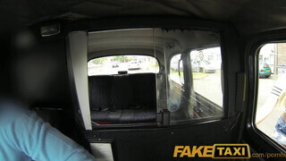 FakeTaxi - Bonnie Rose bekapja a péniszt