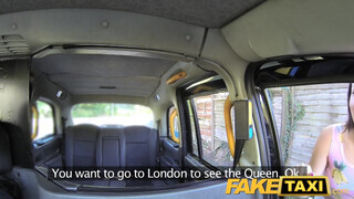FakeTaxi - Latin Amerikai csaj reszel a taxissal