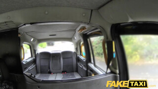 Fake Taxi - Tina Kay engedi popó lyukba