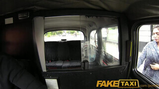 FakeTaxi - gigantikus keblű csaj nem akar fizetni