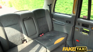 Fake Taxi - Rhiannon Ryder hímvesszőt akar a hátsójába