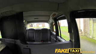 FakeTaxi - begerjedt csajszika hívja a taxit