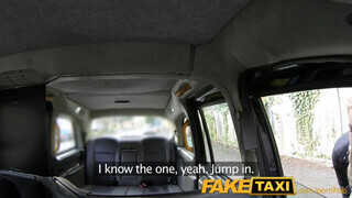 FakeTaxi - Világos Szőke gádzsi baszható a hátsó ülésen