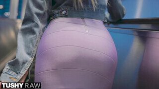 TUSHY RAW - Pristine Edge a kívánatos fiatal milf