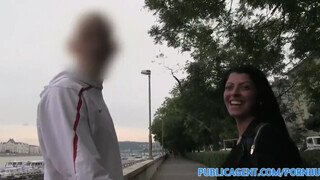 PublicAgent - Vivien Bell a kívánatos kokeró csaj