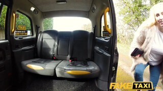 Fake Taxi - Hatalmas tőgyes világos szőke megkettyintve