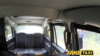 Fake Taxi - idősebb csajszi méretes cerkát akar