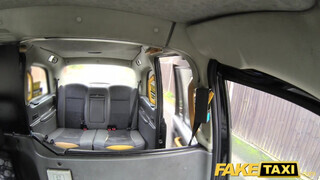 Fake Taxi - Rina Ellis a csinos sulis maca