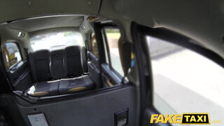Fake Taxi - Titkárnő milf kinyalja a taxis fenekét