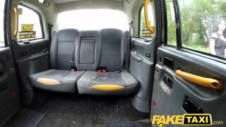 Fake Taxi - Csöcsös pipi kefél a hátsó ülésen