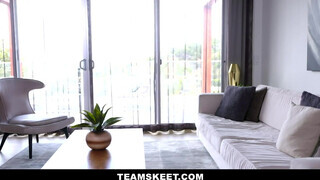 TeamSkeet - Gwen Vicious méretes ánusza megkefélve
